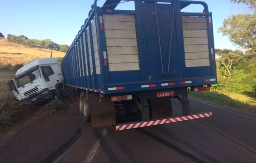 Ir para  <p>Um acidente do tipo sa&iacute;da de pista foi registrado pela Pol&iacute;cia Rodovi&aacute;ria Estadual (PRE) na manh&atilde; desta segunda feira, 31.</p>

<p>O fato ocorreu por volta das 06h40 na RS 211 na...
